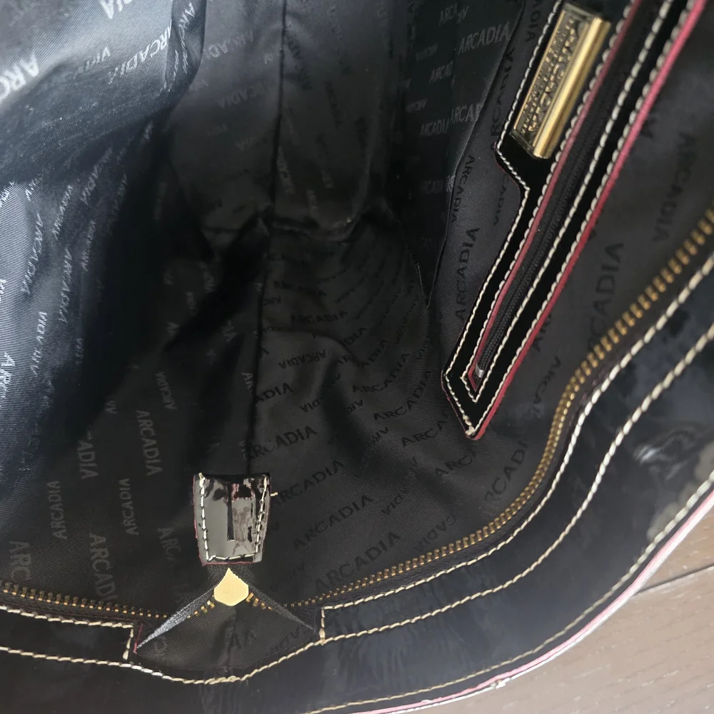 Arcadia Shiny Black Tote with Wallet - Picture 7 of 16